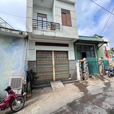 Cho thuê nhà nguyên căn. 1 mê. dtsd 90m2. Hẻm xe oto