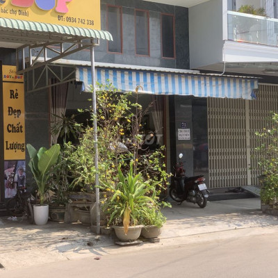 Mặt bằng kinh doanh ngay cửa Bắc chợ dinh ngang 5x10m2 ( cả sân trước)