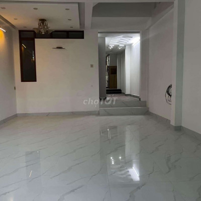 Cho thuê nhà mặt tiền đường Nguyễn Thái Học, Quy Nhơn, Bình Định