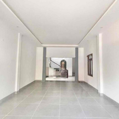 Nhà 3 tầng mặt tiền Nguyễn Huệ tiện KD