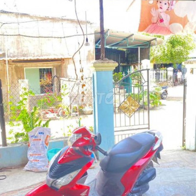 Chính chủ cần bán gấp nhà Thị Trấn, gần sát mặt tiền đường lớn