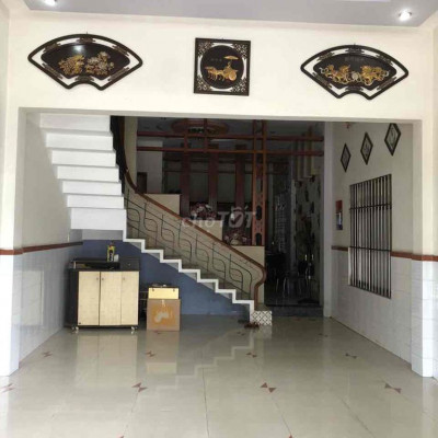 Nhà mặt tiền đường lớn