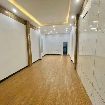 Cho thuê nhà mặt tiền đường Nguyễn Thái Học, Quy Nhơn