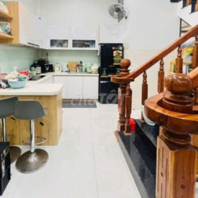 Bán nhà 2 tầng mặt tiền đường Nguyễn Công Trứ giá 12 tỉ