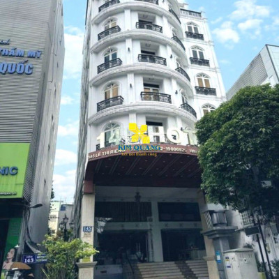 Bán tòa khách sạn cao cấp 58 phòng đang vận hành cách biển 70m