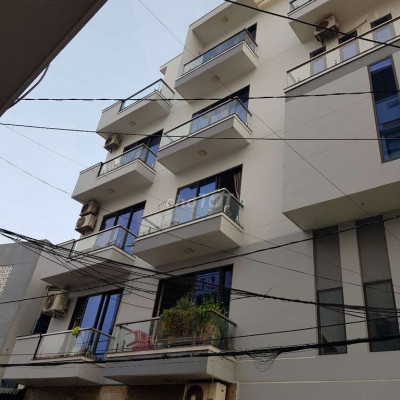 Nhà mặt tiền ,đường xe tải  thông  chyển .