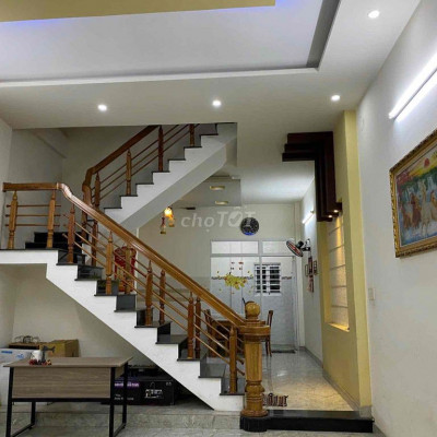 Nhà mặt tiền Tây Sơn 2 tầng gần trường lái