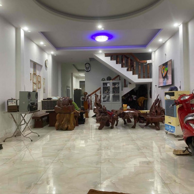 Bán nhà mặt tiền đường tây sơn