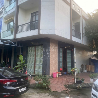 CẦN BÁN NHÀ GÓC NGÃ 3 – SÂN RỘNG – PHÙ HỢP Ở VÀ KINH DOANH