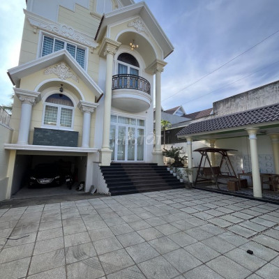 Bán nhà ở mặt tiền ( dt 639 )