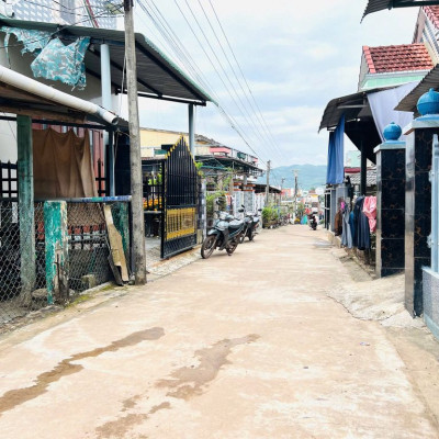 Nhà cấp 4 ngay Agribank Hoài Hương, 10 x 22m, 3PN, nhỉnh 1 tỷ