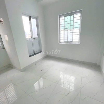 Cho thuê nhà 3 tầng mặt tiền đường Xuân Thủy  giá 9 triệu / tháng