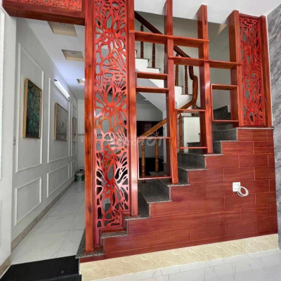 Bán Nhà  4 Tầng Dt: 43m2 Đường Phó Đức Chính Trung Tâm Tp .Quy Nhơn