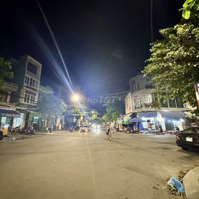 Chuyển công tác cần bán gấp căn nhà mặt tiền đường Hoàng Văn Thụ