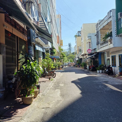 Bán nhà mặt tiền đường vip Trần Độc, phố biển Quy Nhơn