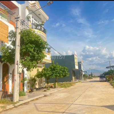 BÁN ĐẤT SAU THẾ GIỚI DI ĐỘNG !!!  ngay ngã 3 phú tài