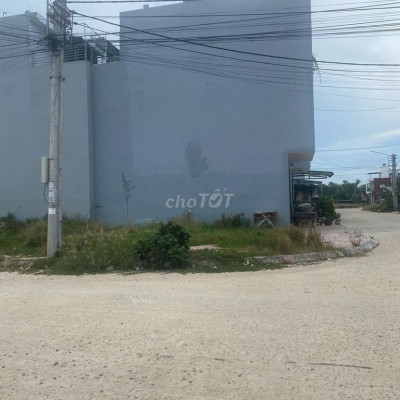 Cần bán lô đất ôm góc 2 mặt tiền đường Chơ Dinh giá 2