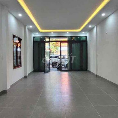 Cho thuê nhà mặt tiền Nguyễn Huệ 6*20m 3 tầng