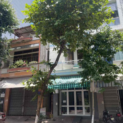 Nhà mặt tiền, 3 tầng, ngay ngã ba khu sầm uất Ngô Mây, sát biển