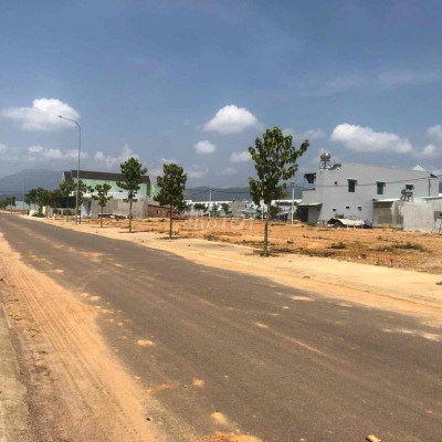 Nền góc nội bộ 200m (3 mặt tiền) giá chỉ 5,8tr/m trong khu Công nghiệp