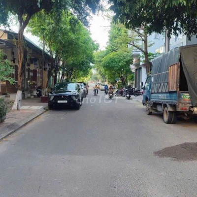 Bán nhà góc mặt tiền đường kinh doanh vị trí đẹp