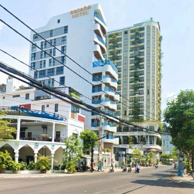 Bán nhà 3 tầng mặt  tiền đường Nguyễn Thị Định giá 11,3  tỉ