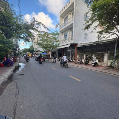 Bán nhà mặt tiền Hoàng Văn Thụ giá 6,7 tỉ