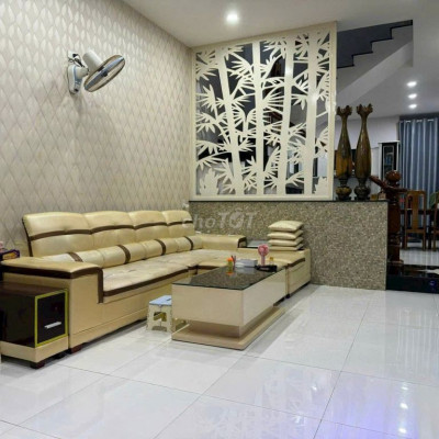 Bán nhà 2 tầng cách biển 700m giá 3,7 tỉ