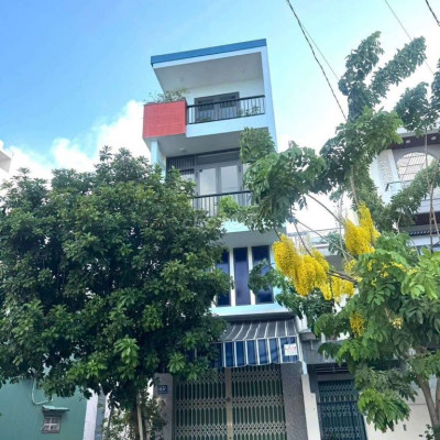 Nhà ôm góc 2 mặt tiền Phó Đức Chính thuận tiện kinh doanh