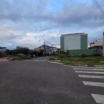 Cho thuê đất lô góc 2 mặt tiền đường Trạng Quỳnh, khu Gara Quyền