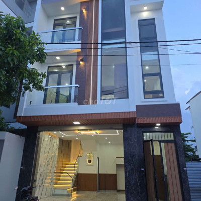 Bá nhà mặt tiền đường Nguyễn Quảng, phường Đống Đa, Quy Nhơn.