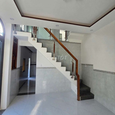 Bán nhà hẻm Trần Hưng Đạo, gần chợ Hoa Lư. Nhà sau mặt tiền hẻm 1 căn