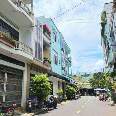 🏠 Nhà MT Nguyễn Trung Ngạn, Quy Nhơn – 4 tầng, 6WC, chỉ 11.999 tỷ TL.