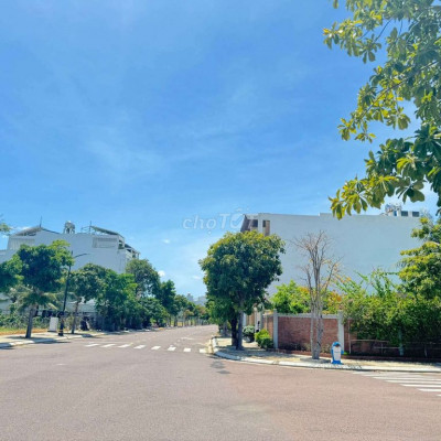 2 lô thành 1. Bán lô góc đất Đại Phú Gia. Siêu đẹp. Lh: ***