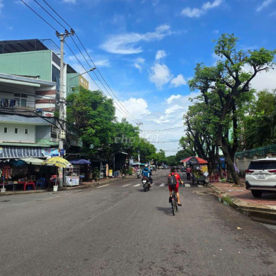 Bán nhà mặt tiền Thành Thái, ngay chợ, ngay trường